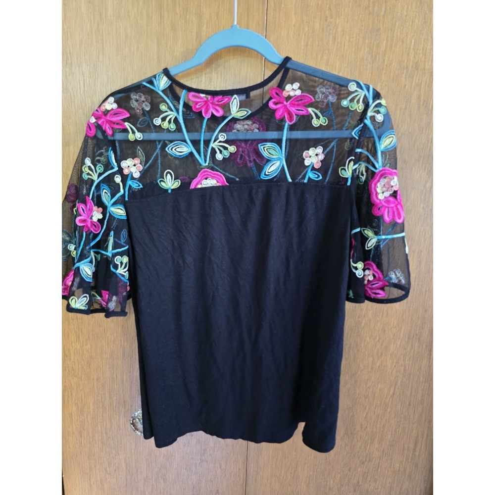 Kim & Cami Women's  Sz M Black Floral Embroidered Illusion Mesh Bell Sleeves Top - Picture 3 of 3